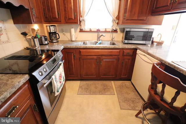 41 W QUEEN ST, Ephrata, PA 17522