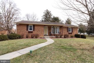 41 W QUEEN ST, Ephrata, PA 17522