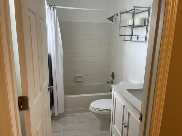 2122 SE Heathwood Circle, Port St. Lucie, FL 34952