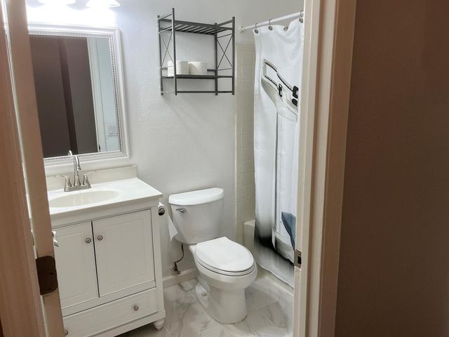 2122 SE Heathwood Circle, Port St. Lucie, FL 34952