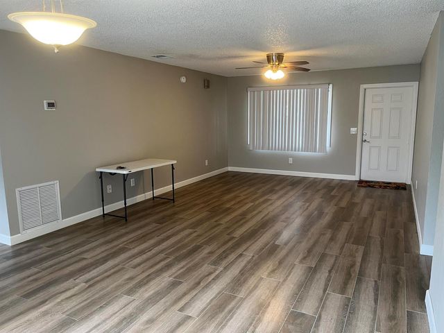 2122 SE Heathwood Circle, Port St. Lucie, FL 34952