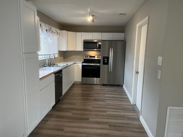 2122 SE Heathwood Circle, Port St. Lucie, FL 34952