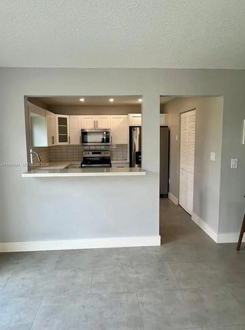 274 SW 159th Ter, Sunrise, FL 33326