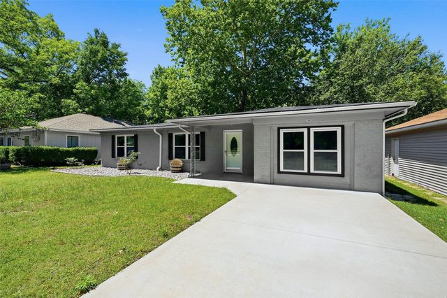 206 S Magnolia Street, Pottsboro, TX 75076