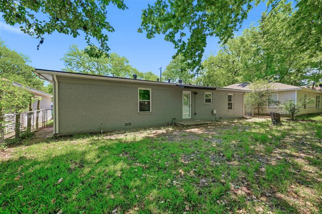 206 S Magnolia Street, Pottsboro, TX 75076