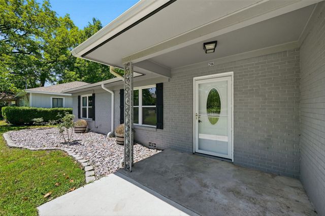 206 S Magnolia Street, Pottsboro, TX 75076