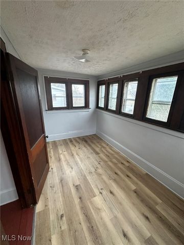 864 Forrest Drive, Akron, OH 44306