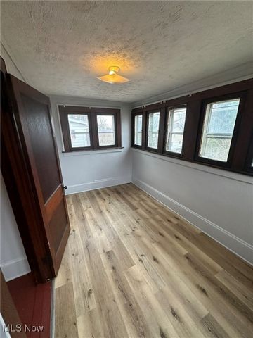 864 Forrest Drive, Akron, OH 44306