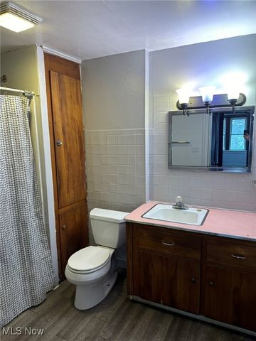 864 Forrest Drive, Akron, OH 44306