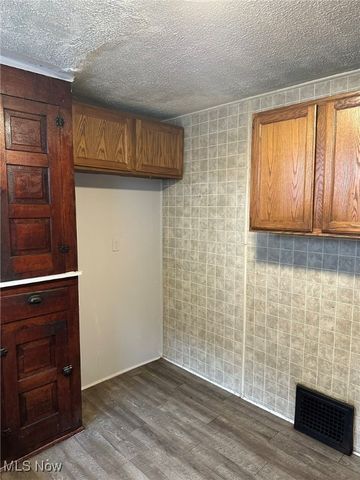 864 Forrest Drive, Akron, OH 44306