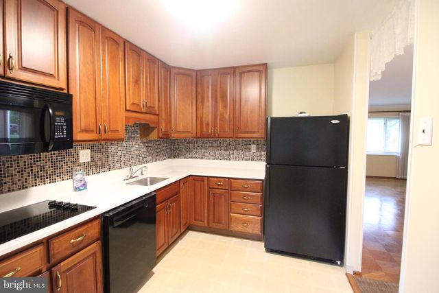 7712 ROYSTON ST, Annandale, VA 22003