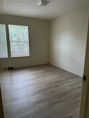 8030 Golf Green Circle, Houston, TX 77036