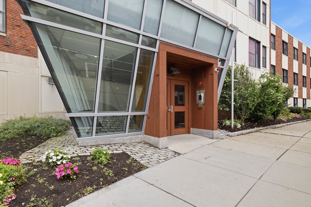 99 Chestnut Hill Ave 307, Boston, MA 02135