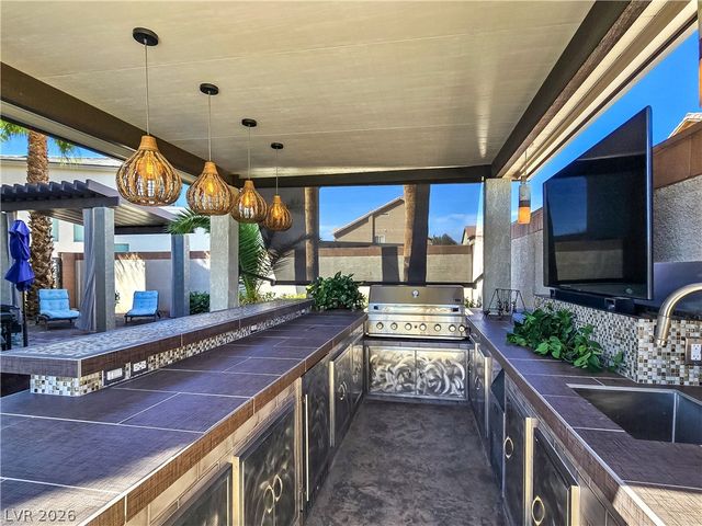 8354 Bartholomew Park Court, Las Vegas, NV 89139