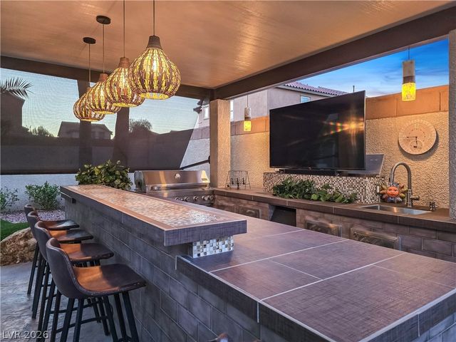 8354 Bartholomew Park Court, Las Vegas, NV 89139