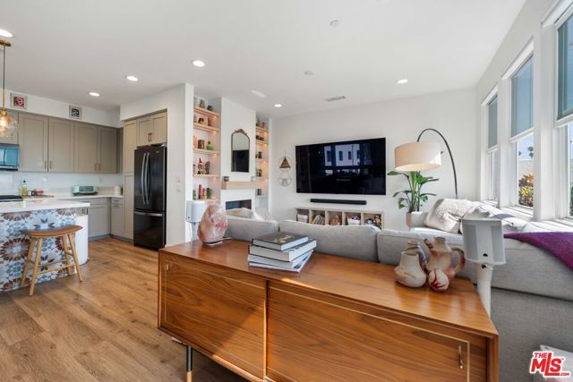 2911 Exposition Place 1, Los Angeles, CA 90018