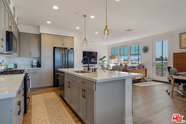 2911 Exposition Place 1, Los Angeles, CA 90018
