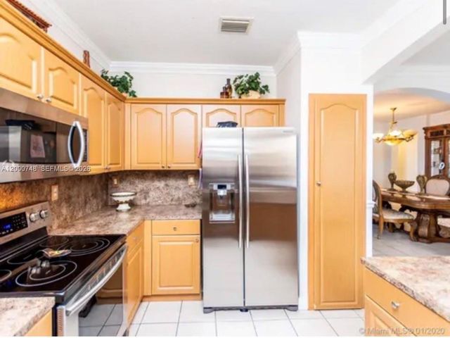 8135 NW 198th Ter, Hialeah, FL 33015