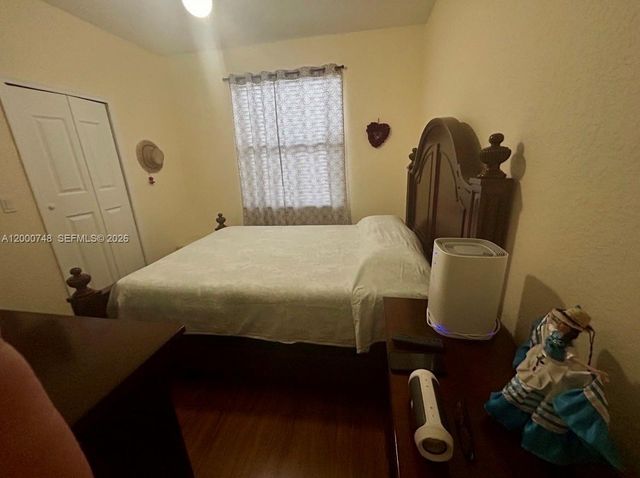 8135 NW 198th Ter, Hialeah, FL 33015