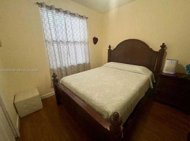 8135 NW 198th Ter, Hialeah, FL 33015