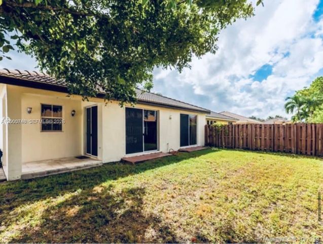 8135 NW 198th Ter, Hialeah, FL 33015