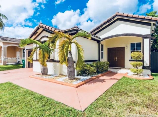 8135 NW 198th Ter, Hialeah, FL 33015