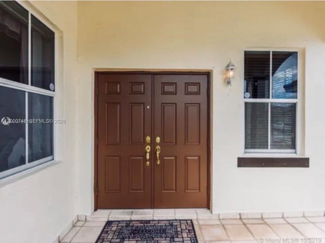 8135 NW 198th Ter, Hialeah, FL 33015