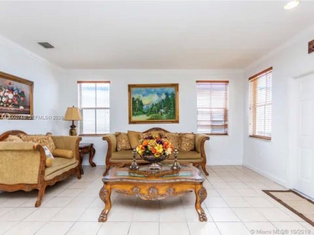 8135 NW 198th Ter, Hialeah, FL 33015