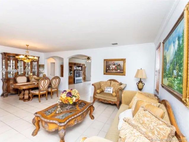 8135 NW 198th Ter, Hialeah, FL 33015