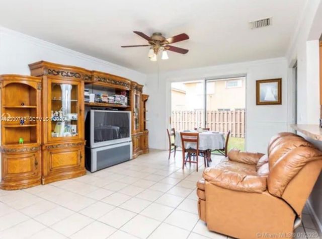 8135 NW 198th Ter, Hialeah, FL 33015