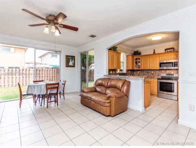 8135 NW 198th Ter, Hialeah, FL 33015