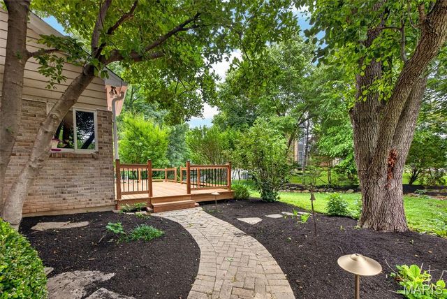 1350 Conway Oaks Drive, Chesterfield, MO 63017