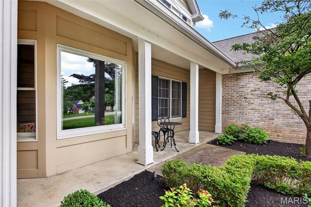 1350 Conway Oaks Drive, Chesterfield, MO 63017