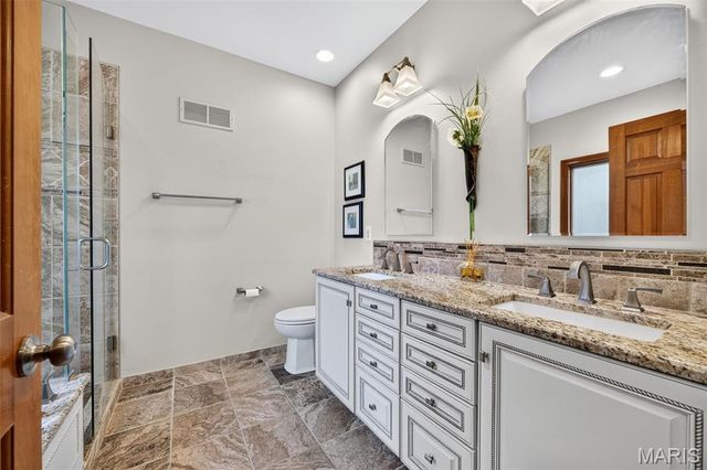 1350 Conway Oaks Drive, Chesterfield, MO 63017