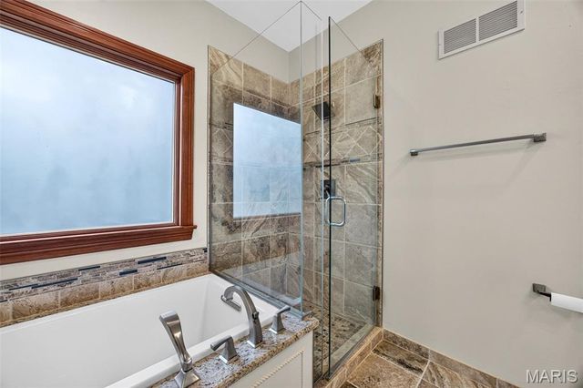 1350 Conway Oaks Drive, Chesterfield, MO 63017