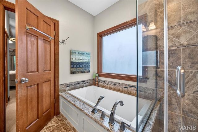 1350 Conway Oaks Drive, Chesterfield, MO 63017