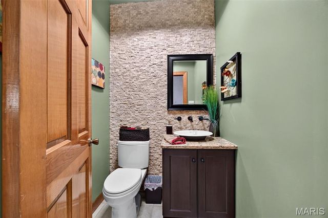 1350 Conway Oaks Drive, Chesterfield, MO 63017