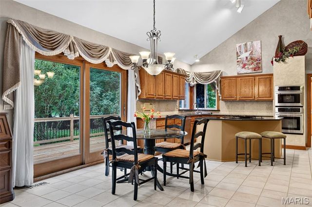 1350 Conway Oaks Drive, Chesterfield, MO 63017