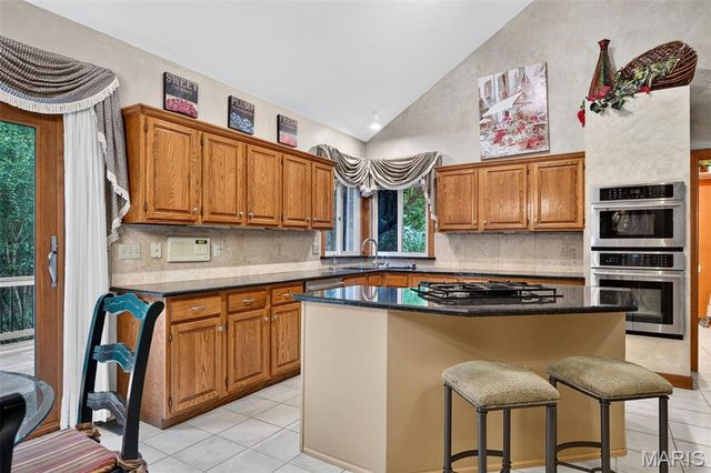1350 Conway Oaks Drive, Chesterfield, MO 63017