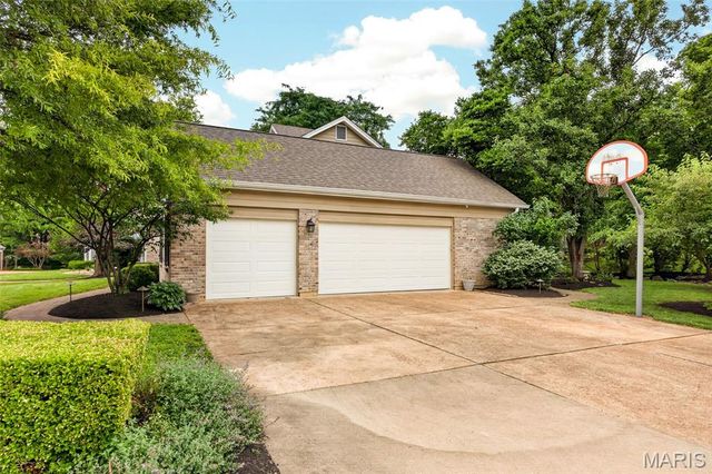 1350 Conway Oaks Drive, Chesterfield, MO 63017