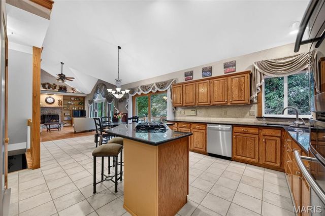 1350 Conway Oaks Drive, Chesterfield, MO 63017