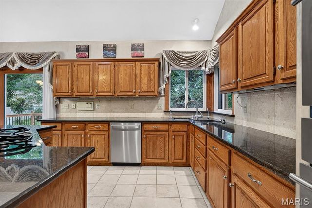 1350 Conway Oaks Drive, Chesterfield, MO 63017