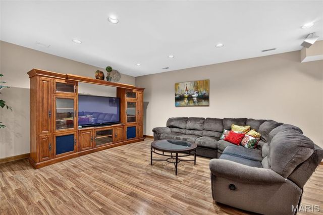 1350 Conway Oaks Drive, Chesterfield, MO 63017