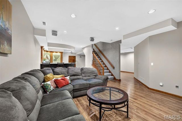 1350 Conway Oaks Drive, Chesterfield, MO 63017