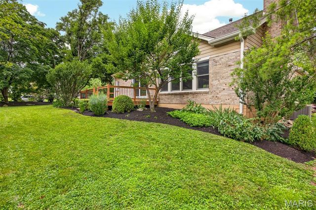 1350 Conway Oaks Drive, Chesterfield, MO 63017