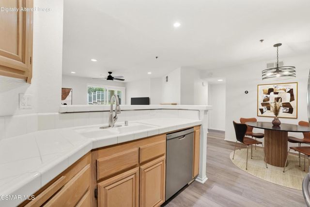 653 Oak Run Trail 109, Oak Park, CA 91377