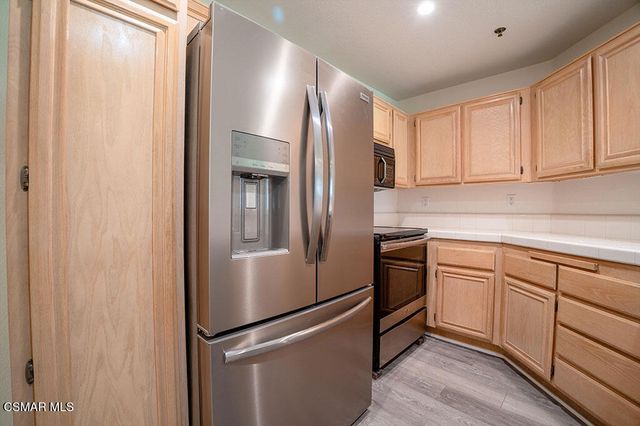 653 Oak Run Trail 109, Oak Park, CA 91377