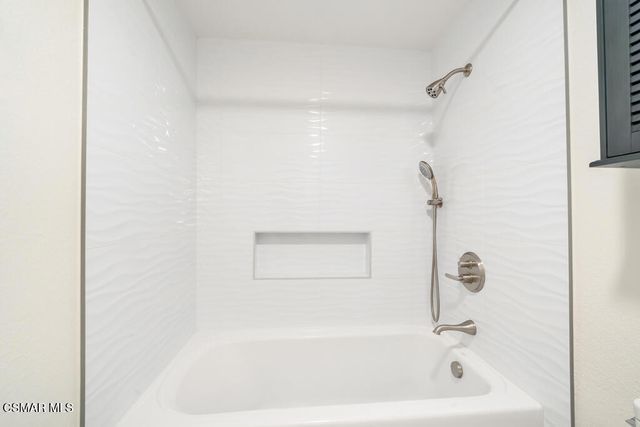 653 Oak Run Trail 109, Oak Park, CA 91377