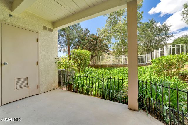 653 Oak Run Trail 109, Oak Park, CA 91377