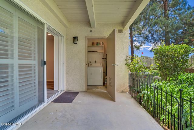 653 Oak Run Trail 109, Oak Park, CA 91377